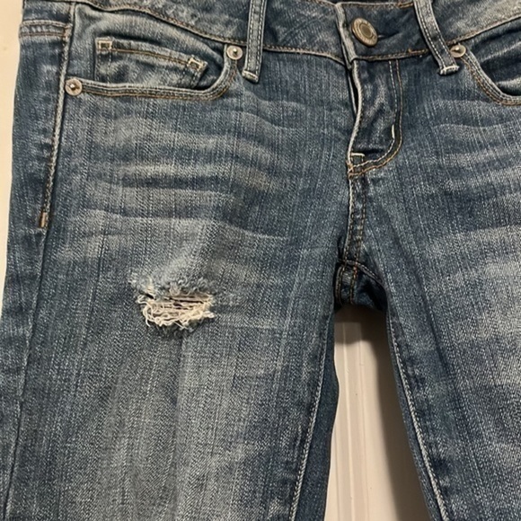 American Eagle stretched crop distressed jeans. - Picture 2 of 6
